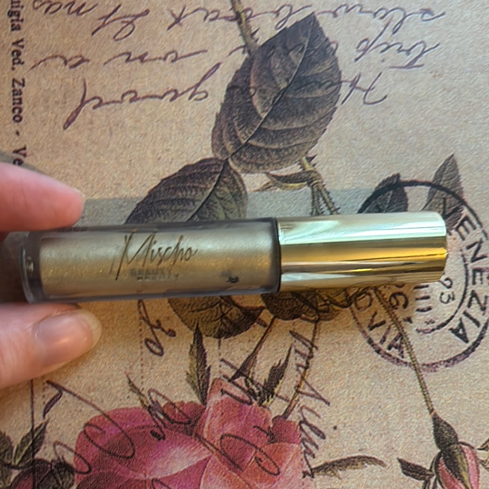 Mischo Beauty Gold highlighter
